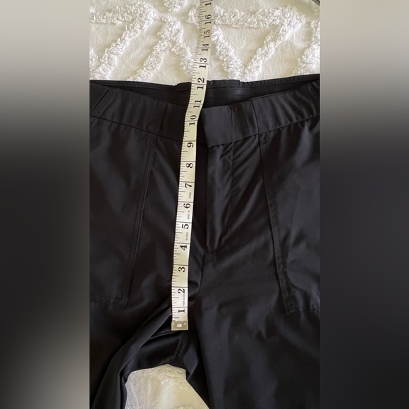 Athleta Tribeca Utility Crop Pants Black Size 8 Zip Pockets Hiking 446630 - Picture 12 of 15